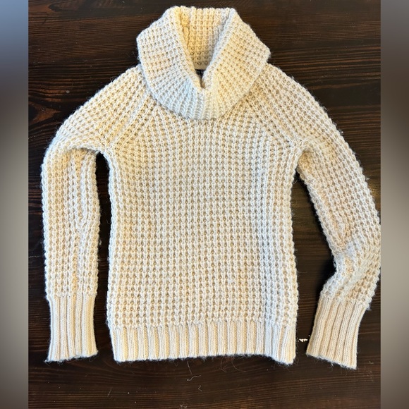 GAP Textured Cream Turtleneck Sweater - Picture 3 of 10